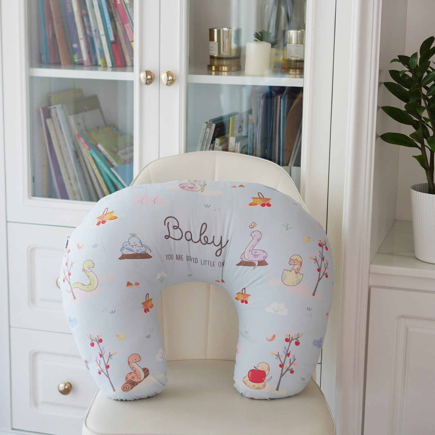 หมอนรองให้นม Nursing Pillow แบบพร้อมส่ง ลาย Snakes in the garden - Blue
