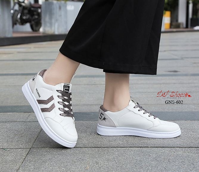 รองเท้าผ้าใบแต่งแถบกลิตเตอร์ (สีเทา)