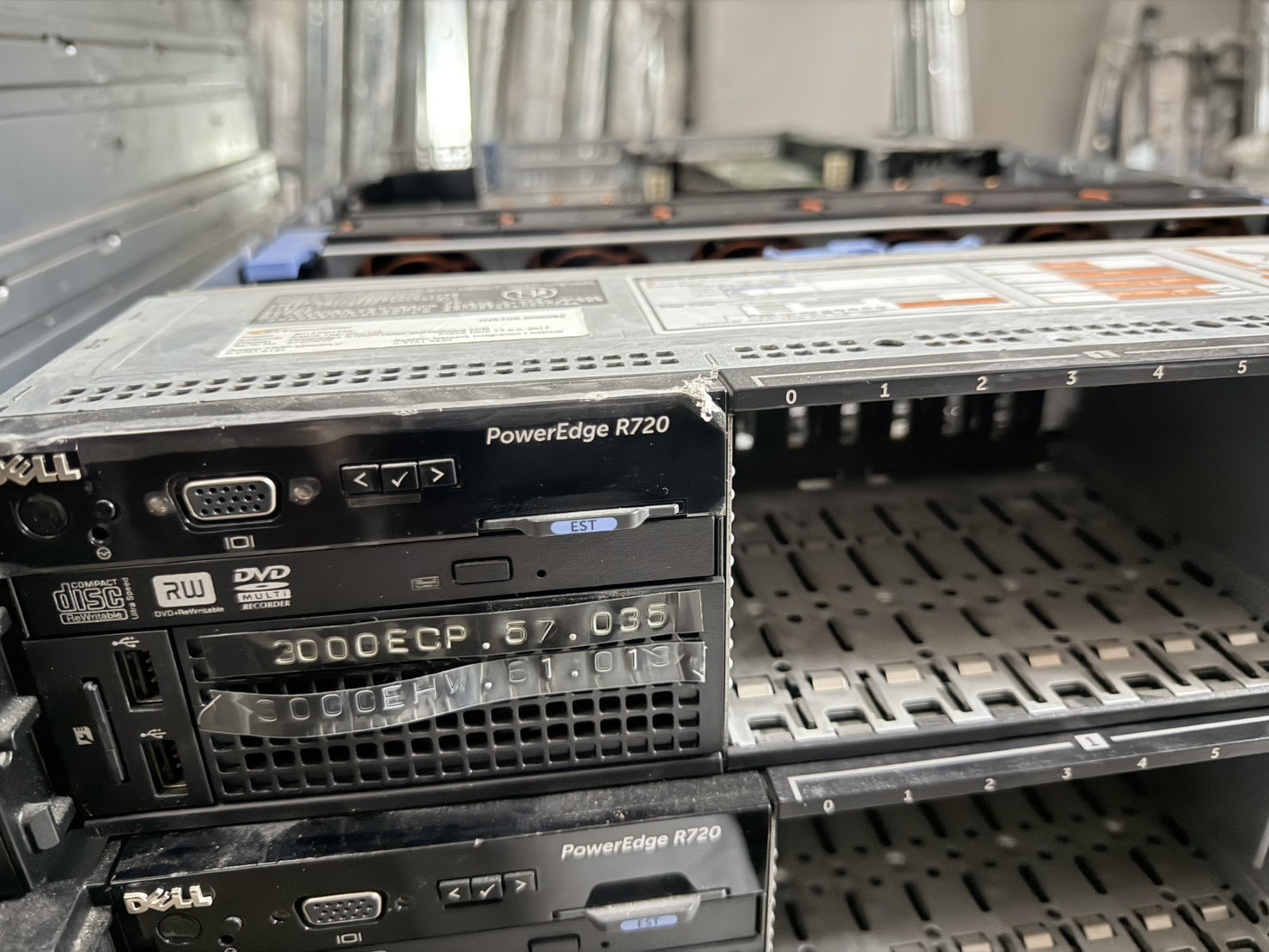 เซิร์ฟเวอร์ Dell PowerEdge R720 Server CPU E5-2650v2 x2 Ram 128 GB SAS 300 x2 Tray x8 Power x2 Raid H710mini