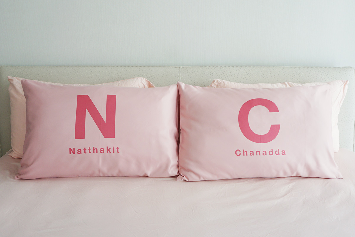 ปลอกหมอนหนุนคู่ สีชมพู ลาย ตัวอักษรสีชมพู