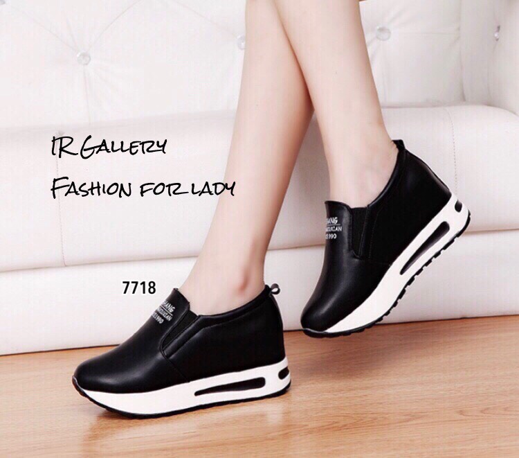 รองเท้าผ้าใบเสริมส้นพียูทรงสวม (สีขาว)