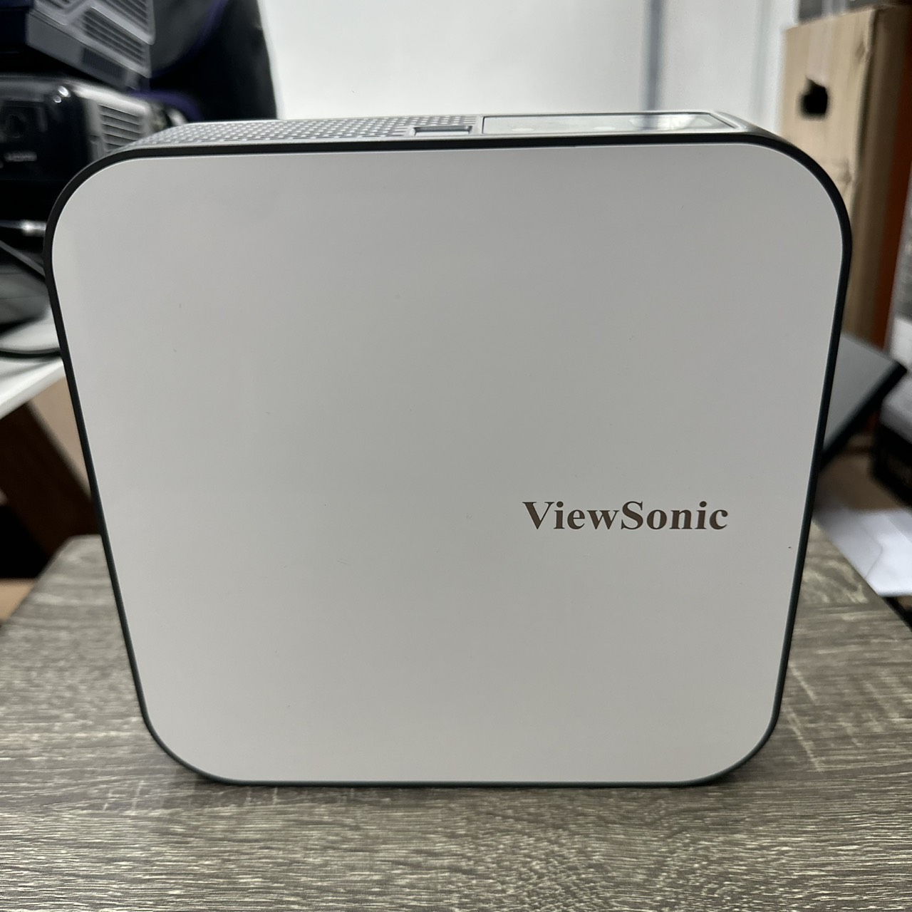 โปรเจคเตอร์สำหรับพกพา Viewsonie M2e + Adapter + Remote