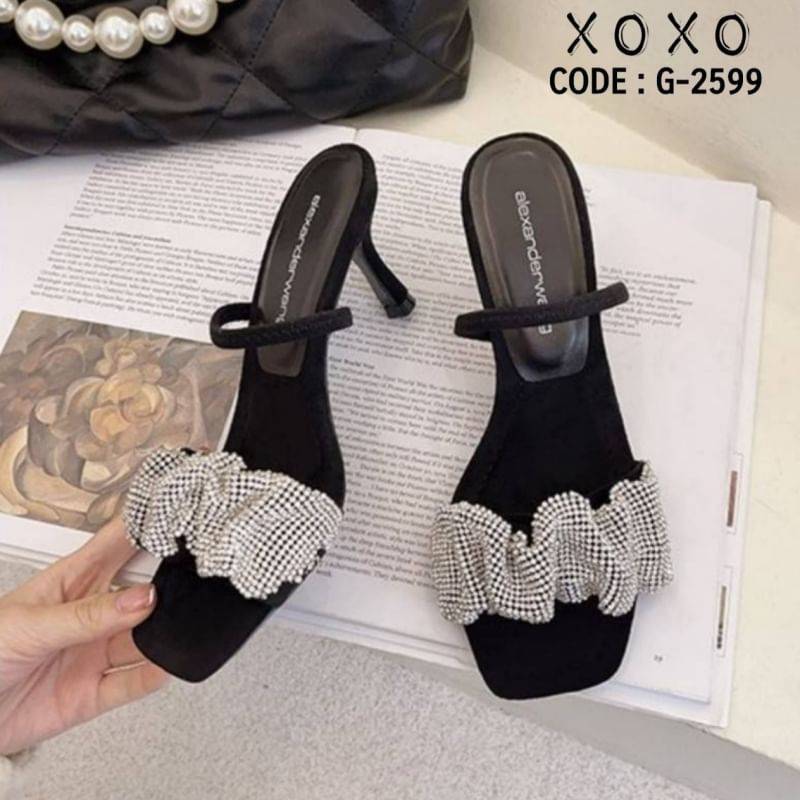 รองเท้ารัดส้นแต่งสายคาดลาย