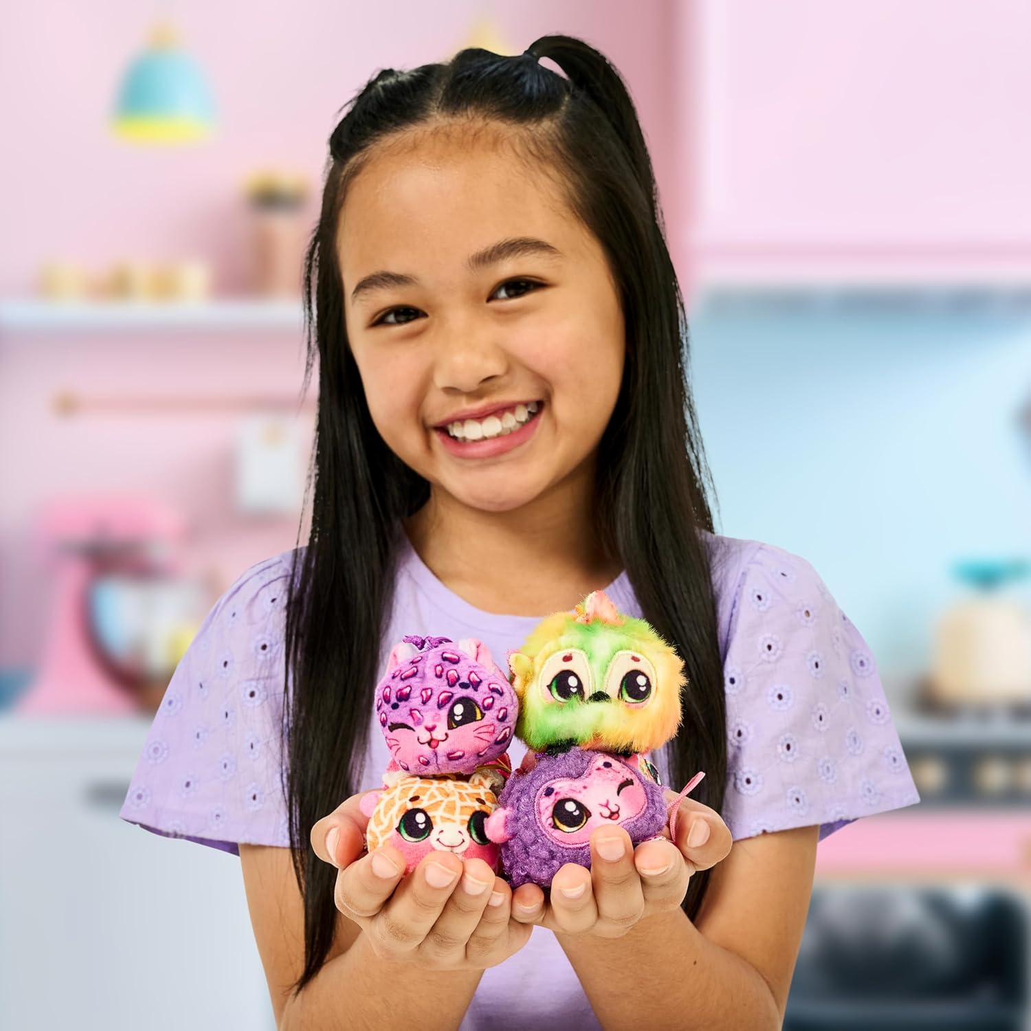 Cookeez Makery Yum Yumz 2 Pack ถุงสุ่มตุ๊กตาผ้าขน Yum Yumz มีกลิ่นหอม 2 ชิ้น ลิขสิทธิ์แท้