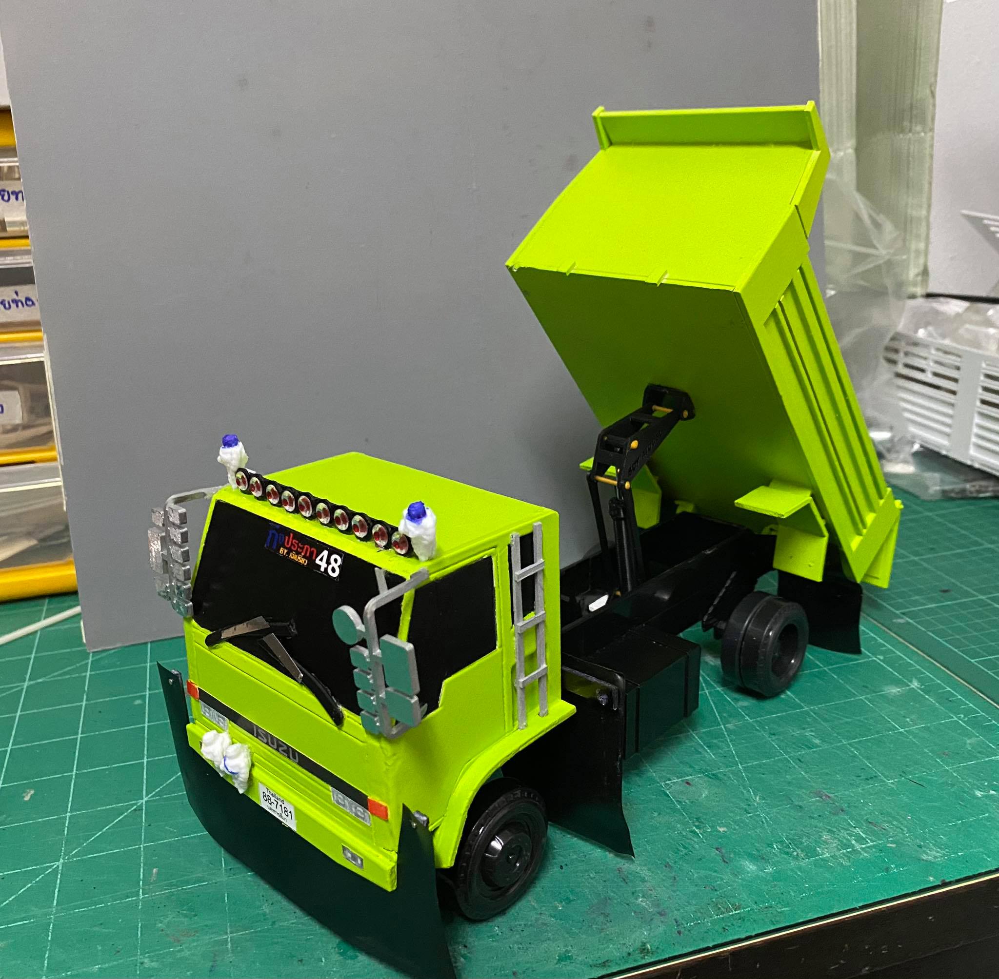 รถดั๊มพ์ 6 ล้อ อีซูสุร๊อกกี้ 1/24 พลาสติก