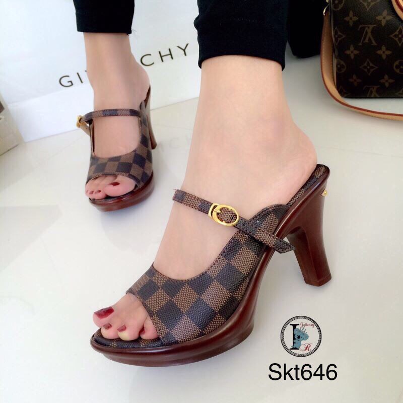 รองเท้า LV (Louis Vuitton Style)