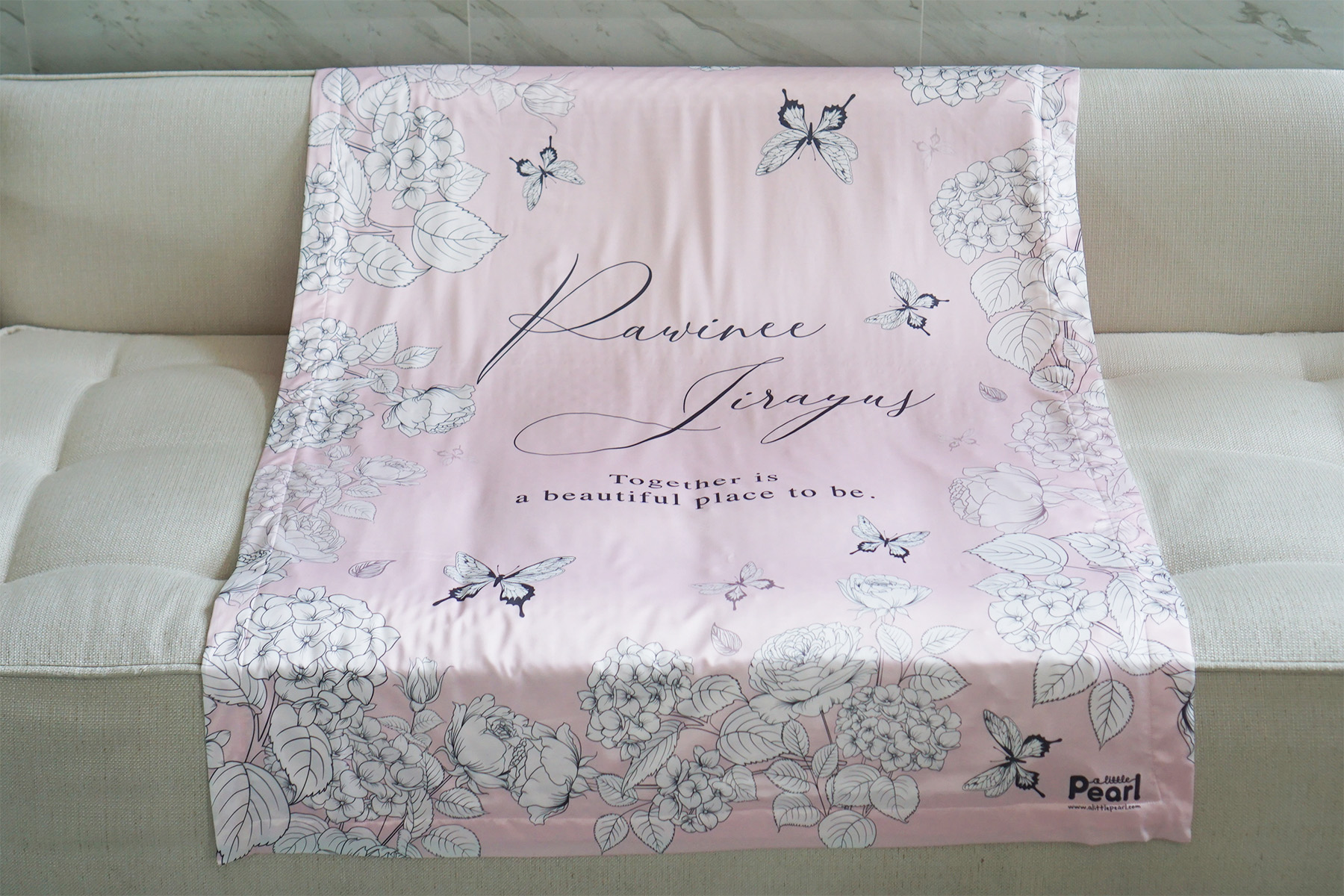 ผ้าห่มสั่งทำใส่ชื่อ ลาย Butterfly Vintage - Pink