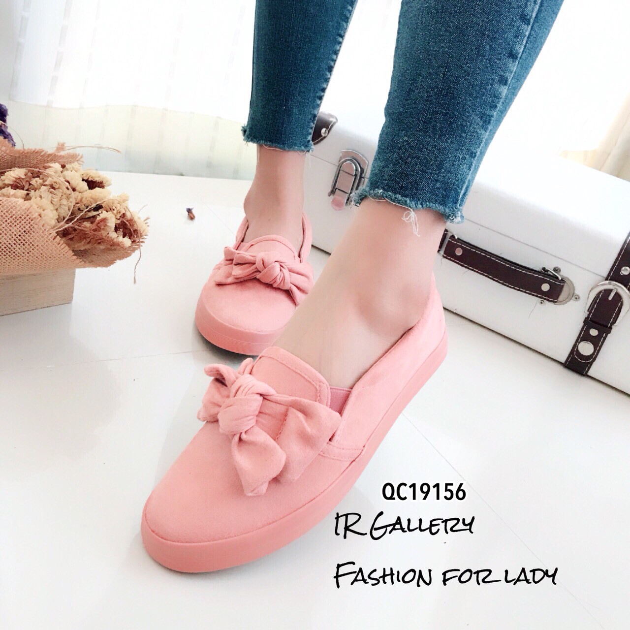 รองเท้าผ้าใบทรงสวมแต่งโบว์ (สีชมพู)