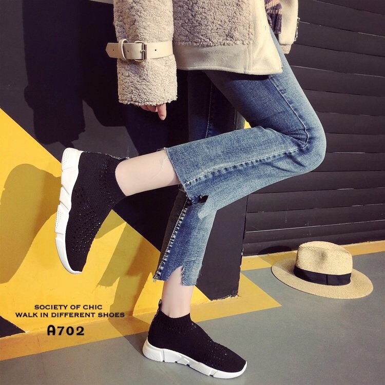 รองเท้าผ้าใบผ้ายืดแต่งคริสตัล (สีดำ)