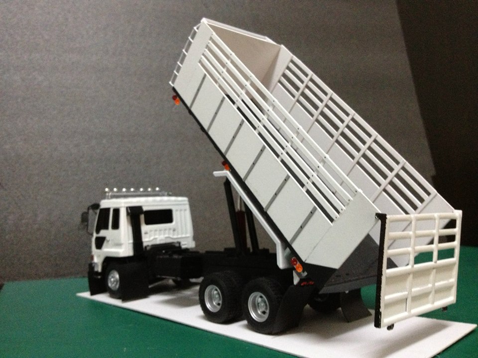 โมเดลรถขนดิน 10 ล้อ 1/32