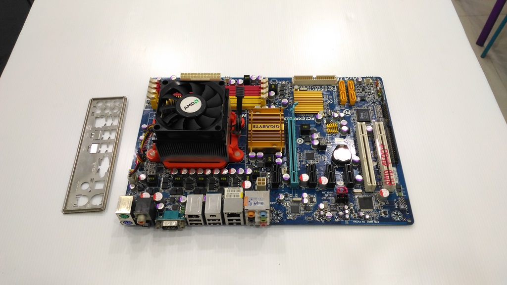 GA-MA770-DS3 + AMD Athlon 64x2 4600+