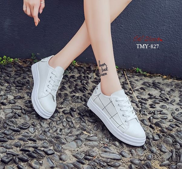 รองเท้าผ้าใบแฟชั่สกีนลายเส้น (สีดำ)