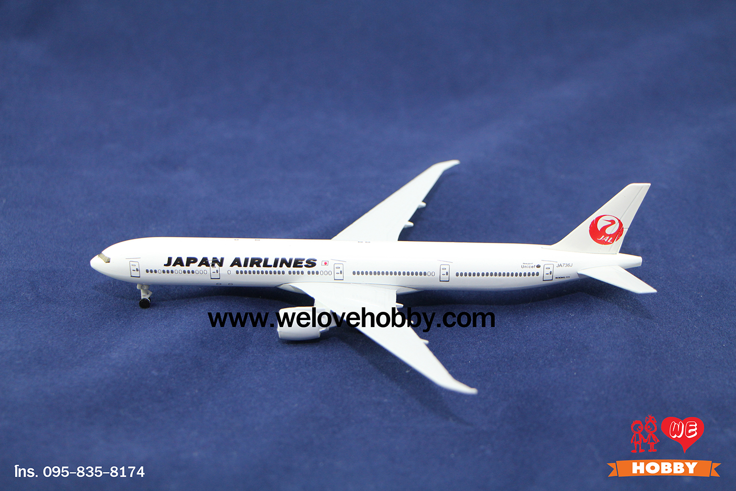 โมเดลเครื่องบิน Japan Airlines (Boeing 777) #2 ญี่ปุ่น ไซส์กลาง แบบมีล้อเครื่องบิน (1:400)
