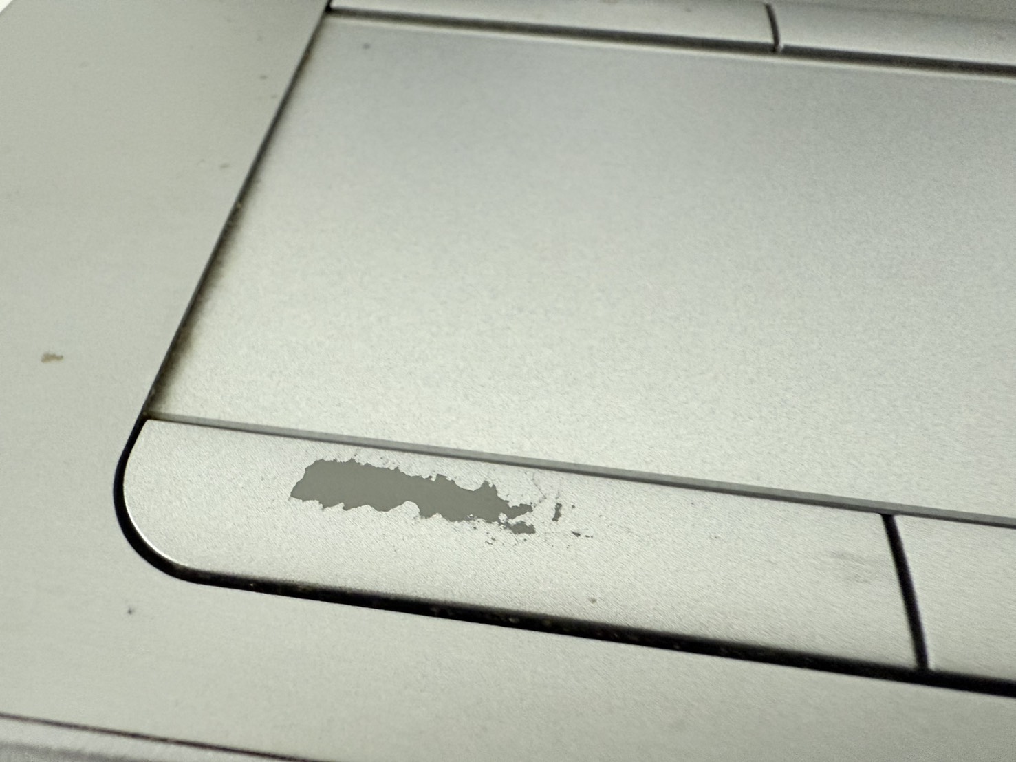 โน๊ตบุ๊ค HP EliteBook 840 G4 (i5-7300U/8GB/M.2 256GB) ไม่มี Adapter แบตเสื่อม จอ Bright ขอบยางเสื่อม ปุ่มหาย 1 ปุ่ม