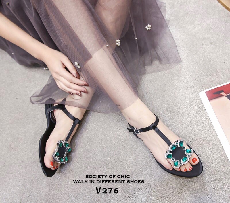รองเท้าแตะ Style Roger Vivier แต่งเพชร