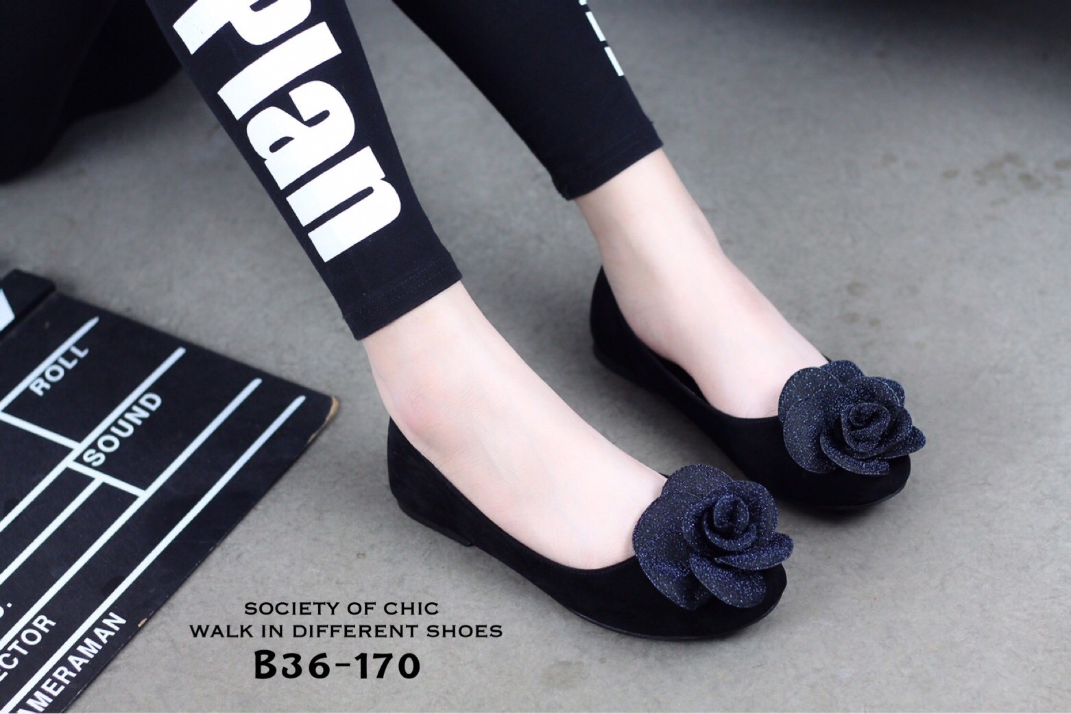 รองเท้าคัทชูส้นแบนแต่งดอกไม้วิ๊ง (สีทอง)