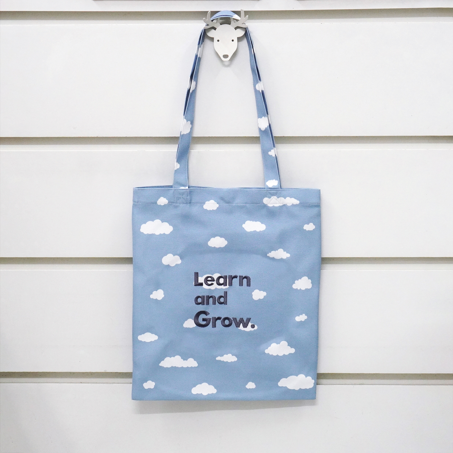 กระเป๋าผ้าแคนวาส ปักชื่อ (ไซส์ M) ลาย Fluffy Cloud