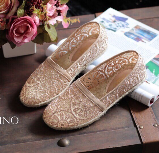 พร้อมส่ง : รองเท้าลูกไม้ Valentino (สีชมพูนู๊ด)