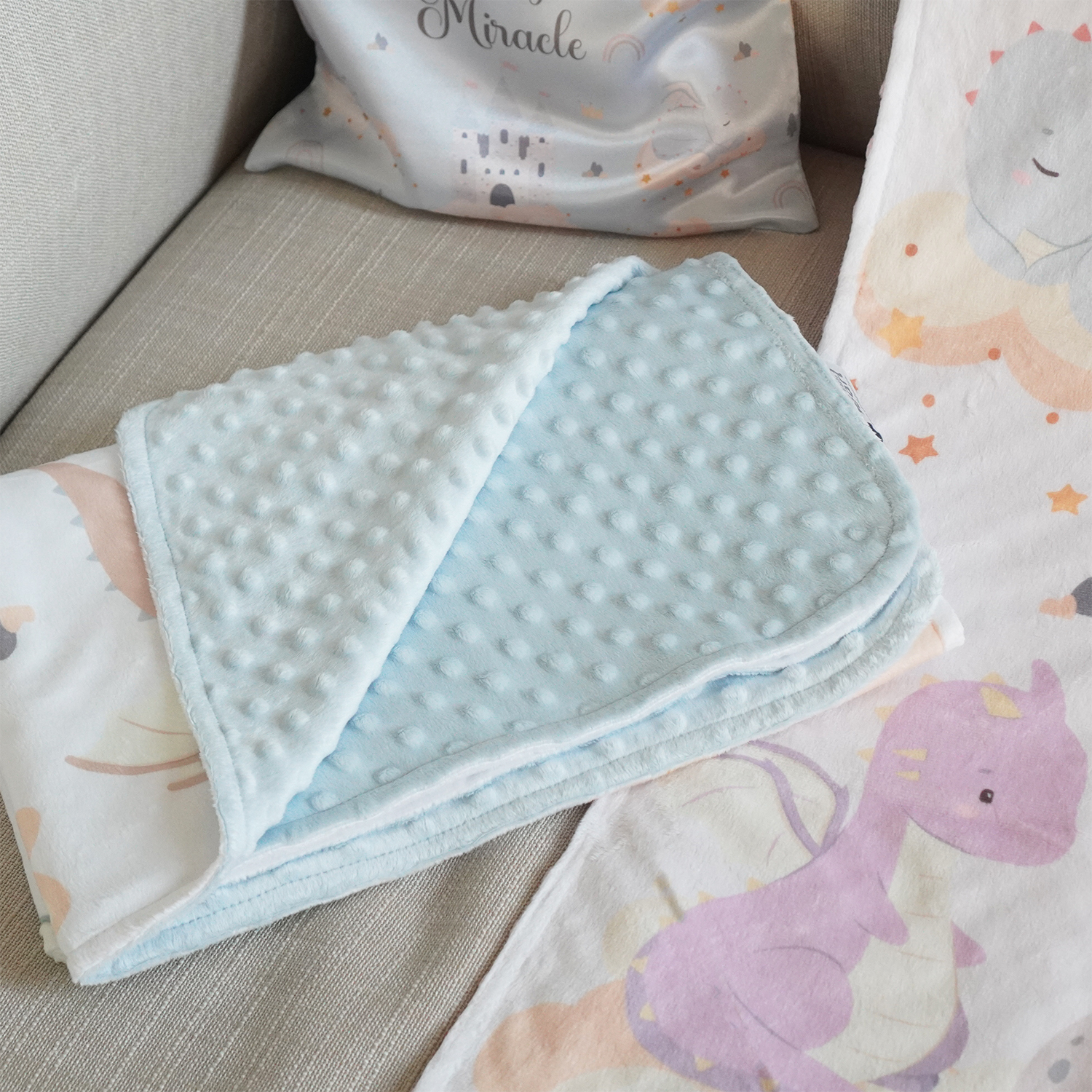 ผ้าห่ม Minky ลาย Dragon 75x100cm แบบปักชื่อ ด้านหลังสีฟ้า