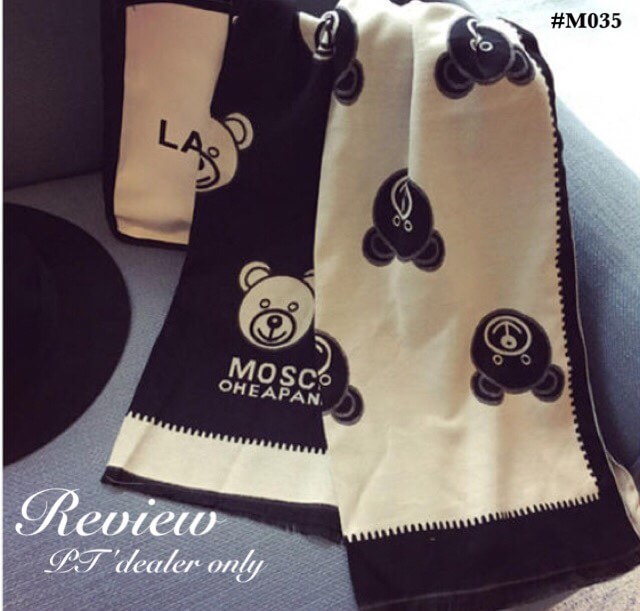 พร้อมส่ง : ผ้าคลุมไหล่ Moschino