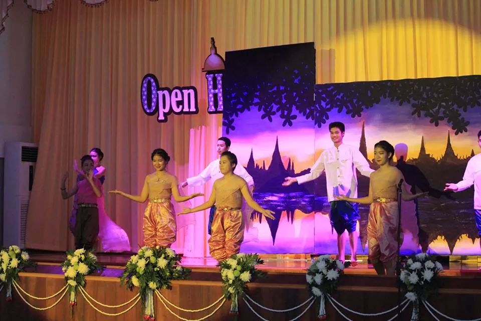 บริการ FOLLOW LIGHT