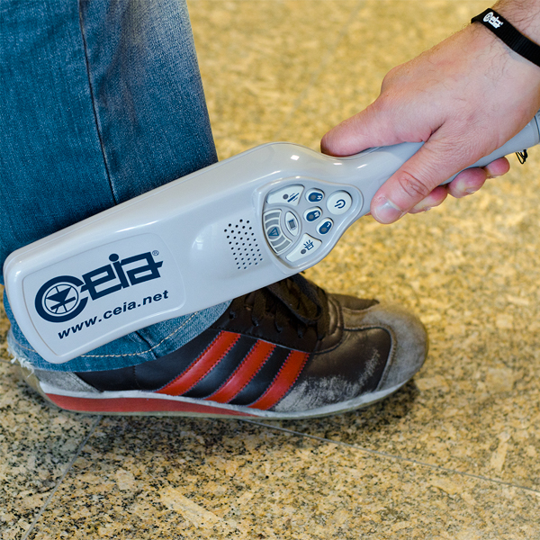 ขายถูก เครื่องตรวจจับโลหะ แบบมือถือ CEIA รุ่น PD140N