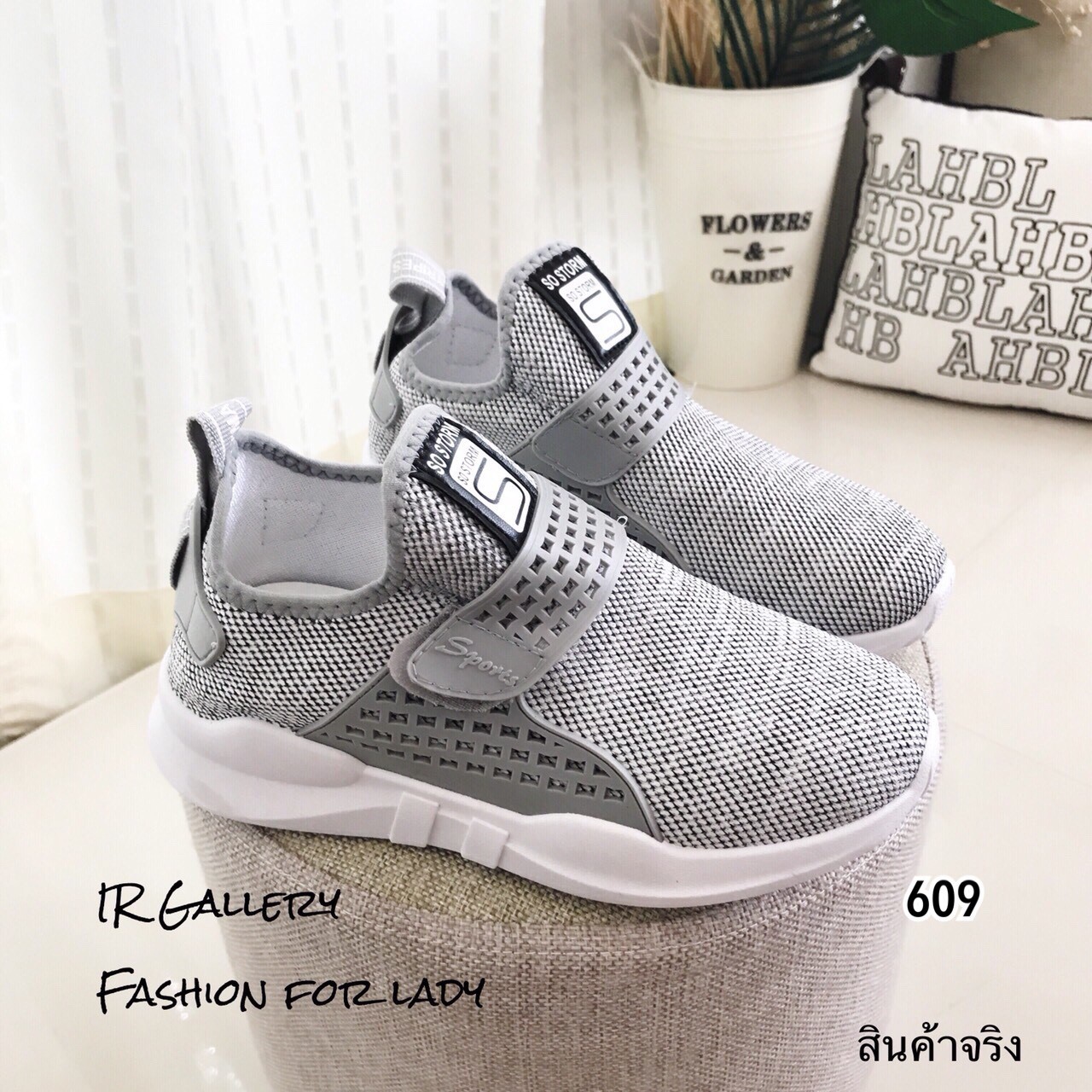 รองเท้าผ้าใบแคนวาสนิ่มทรงสวม (สีดำ)