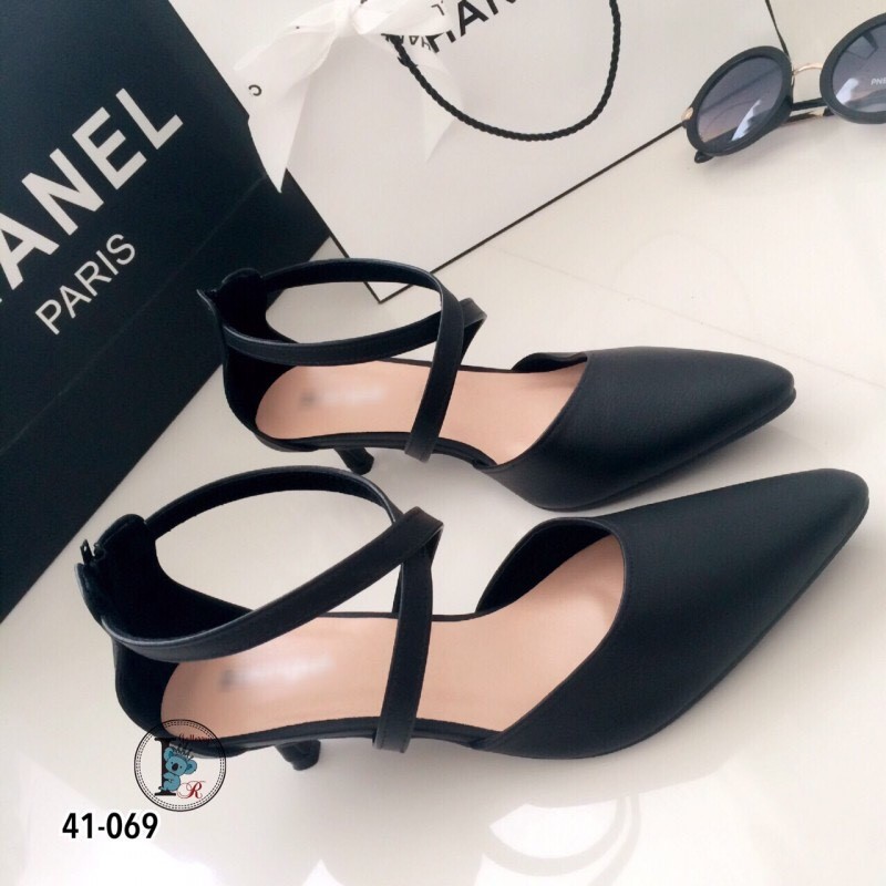 รองเท้าส้นเตี้ยสายไขว้ (สีน้ำตาล)