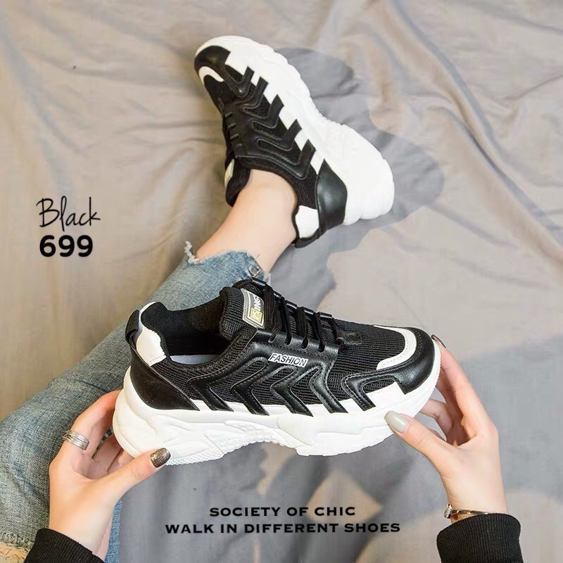 รองเท้าผ้าใบกันลื่นสไตล์สปอร์ต (สีขาว)