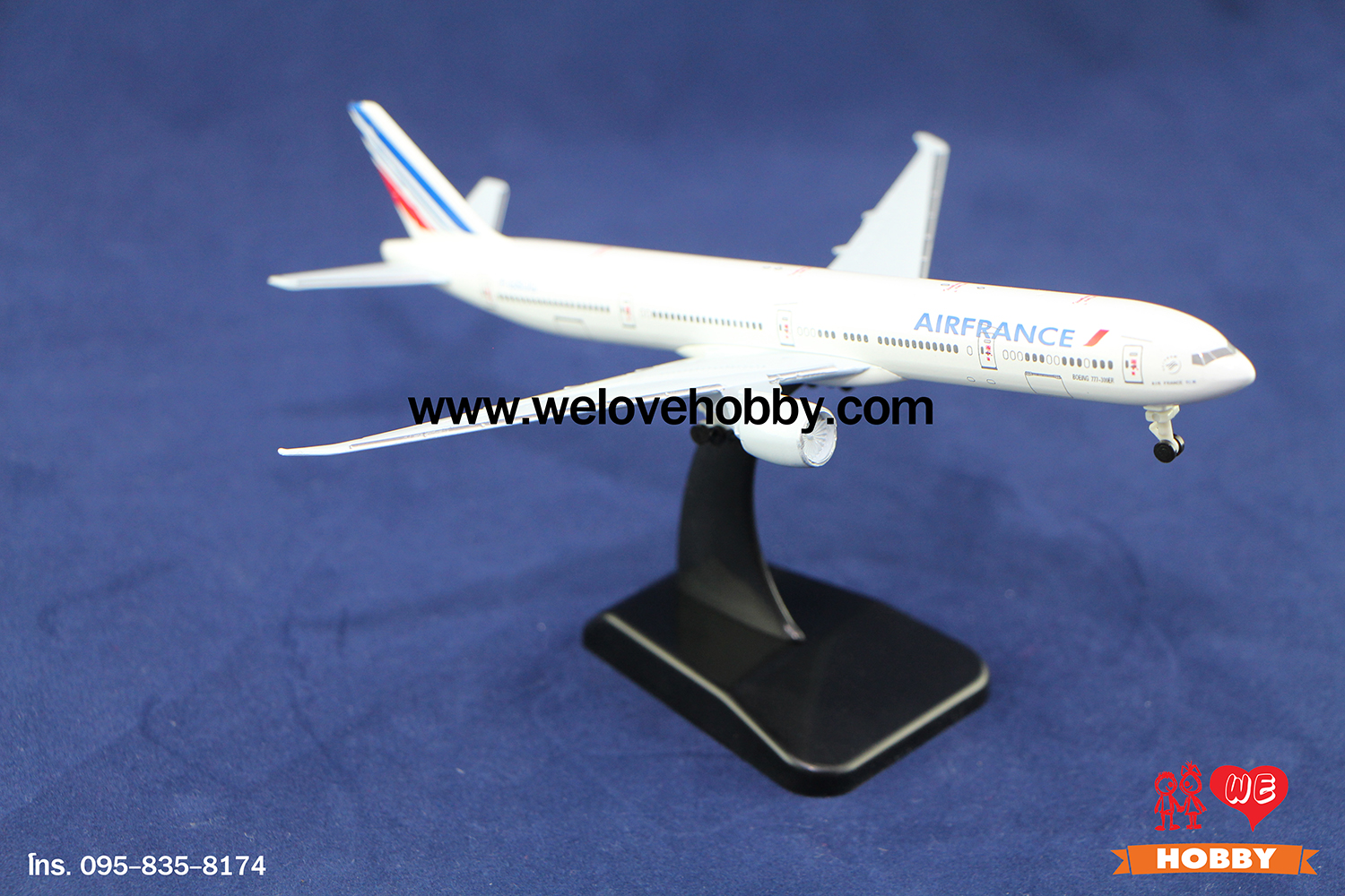 โมเดลเครื่องบิน Air France (Boeing 777) ฝรั่งเศส ไซส์กลาง แบบมีล้อเครื่องบิน (1:400)