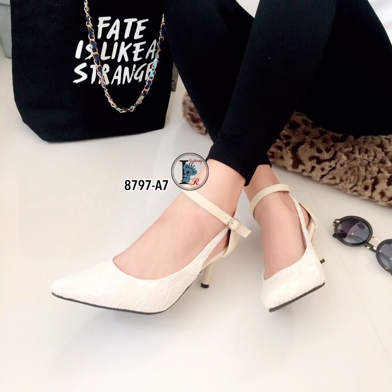 รองเท้าคัทชูผ้าลายลูกไม้ (สีดำ)