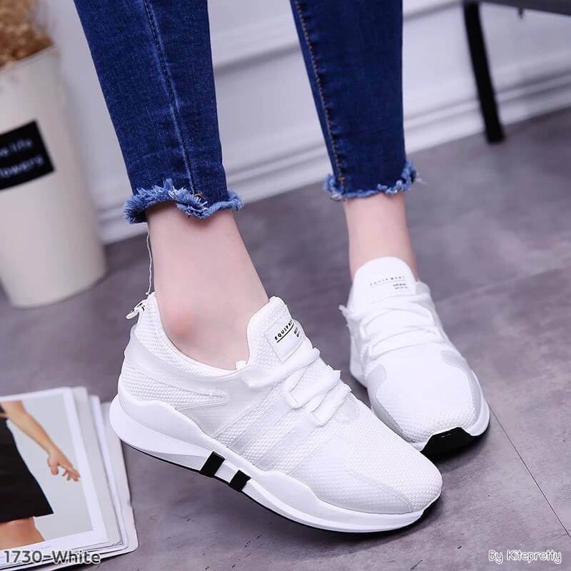 รองเท้าผ้าใบทรง Sportแต่งแถบเรียบ (สีดำ)