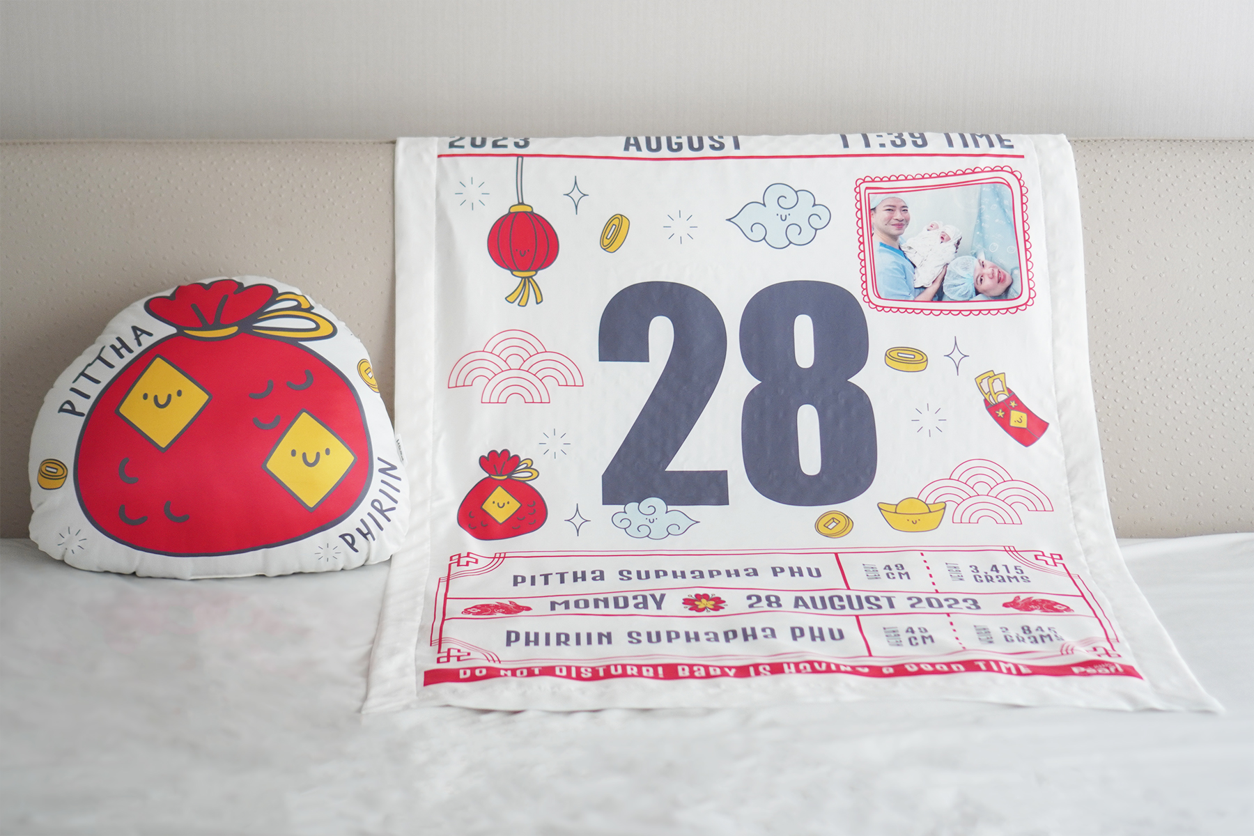 ผ้าห่มเด็ก ใส่ประวัติแรกเกิด ลาย Chinese Calendar - White/Grey ใส่รูปถ่าย (ไม่รวมหมอน)