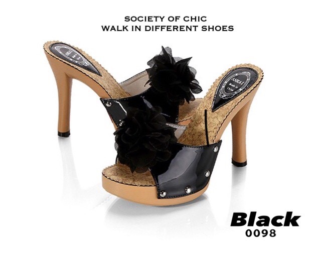 รองเท้าส้นสูงเปิดส้นแต่งดอกไม้ (สีขาว)