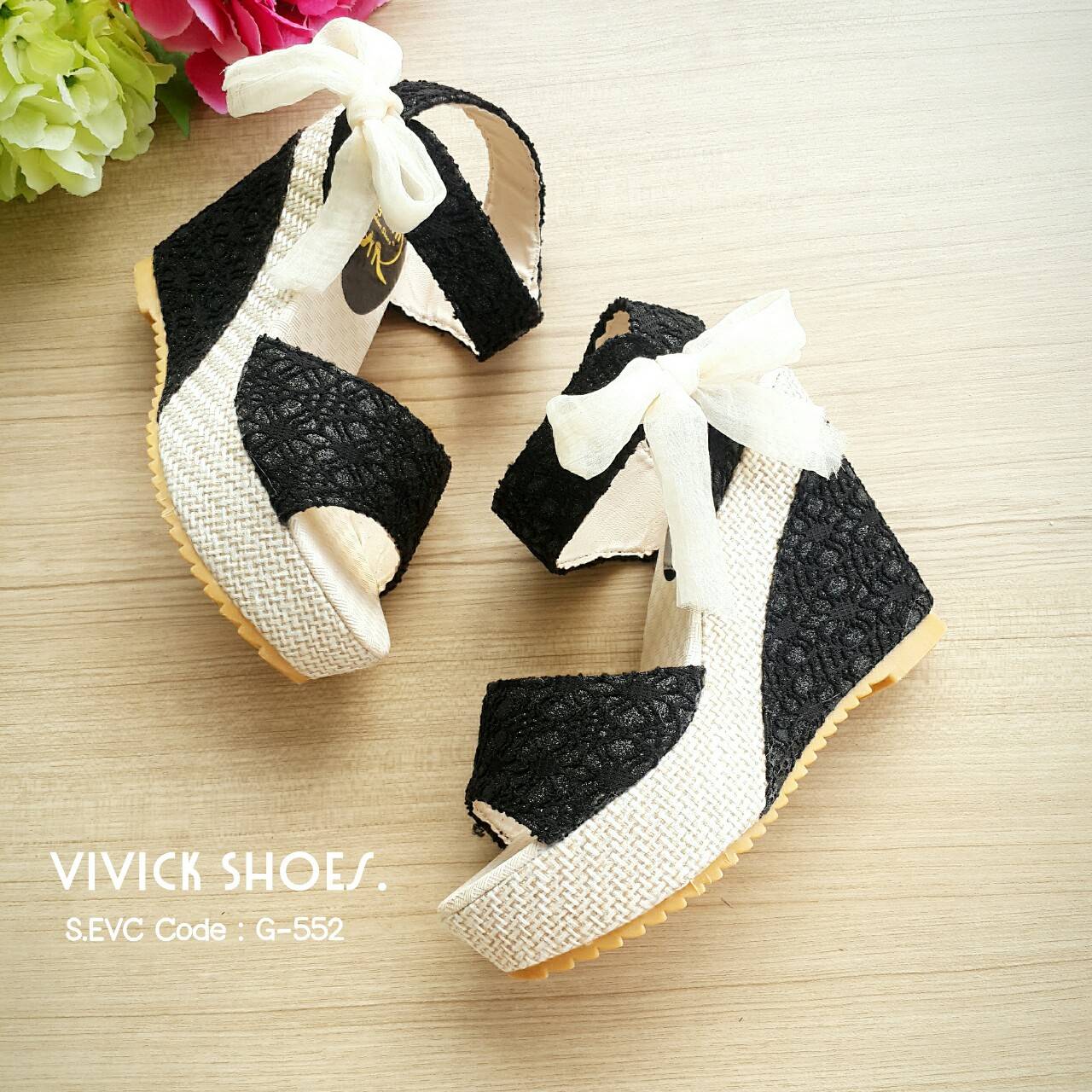 รองเท้าส้นเตารีดลูกไม้สไตล์เกาหลี (ดำ)