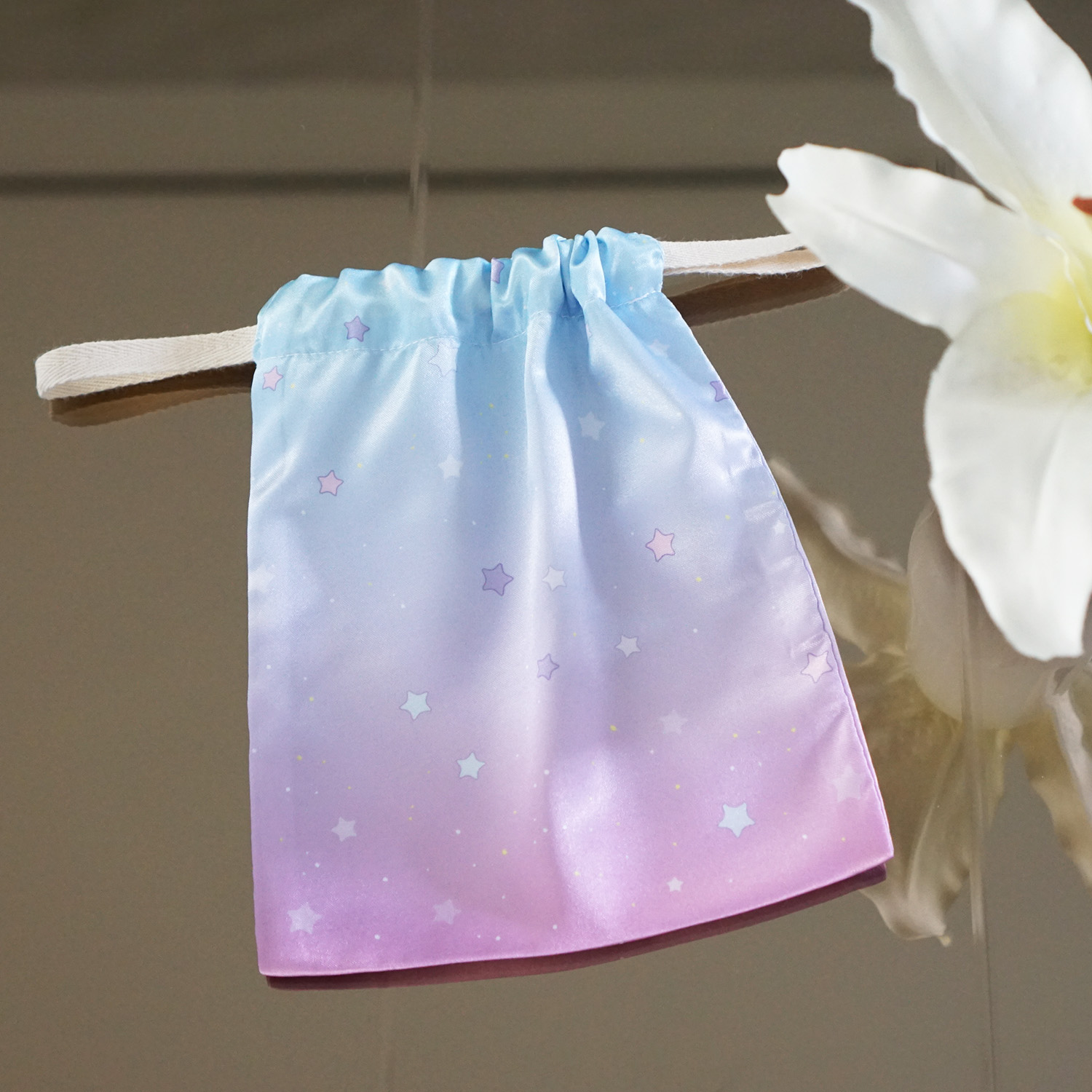 ผ้าคลุมให้นม 3in1 (รุ่นมีกระดุม ถอดโครงได้) แบบสั่งทำใส่ชื่อ ลาย Little Stars - Blue Pink