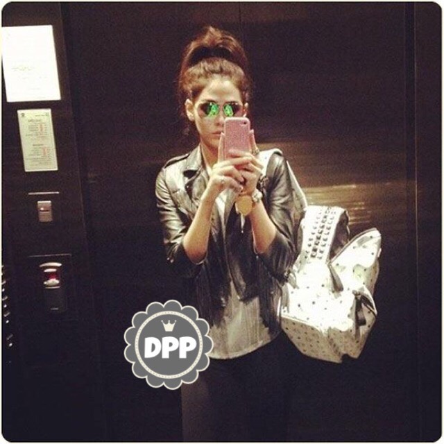 กระเป๋าเป้ MCM (สีครีม)