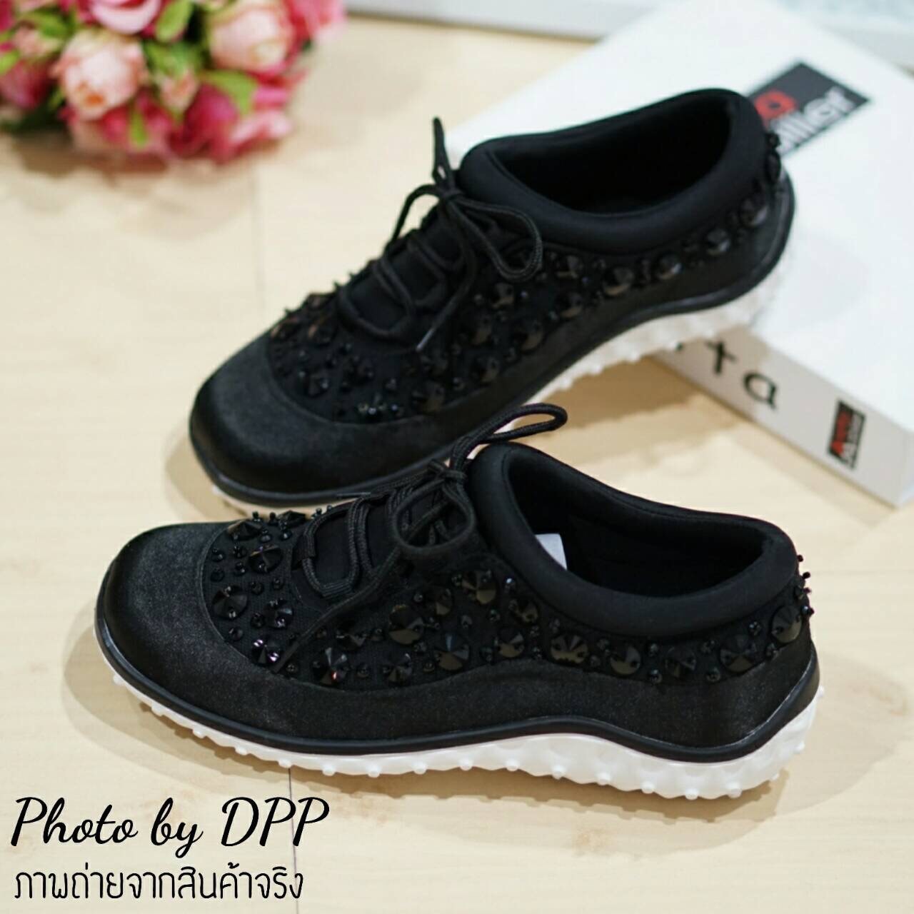 พร้อมส่ง : รองเท้าผ้าใบ MIUMIU Jeweled Satin Lace-Up Sneaker (สีดำ)