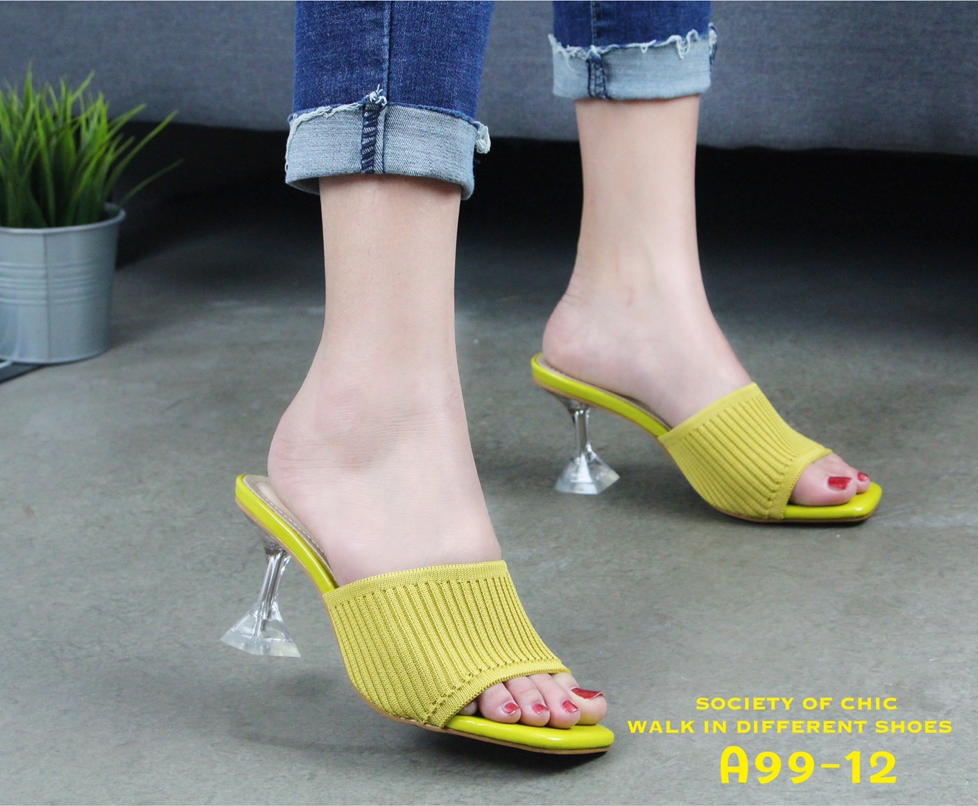รองเท้าแตะเสริมส้นแจกันใส (สีเหลือง)