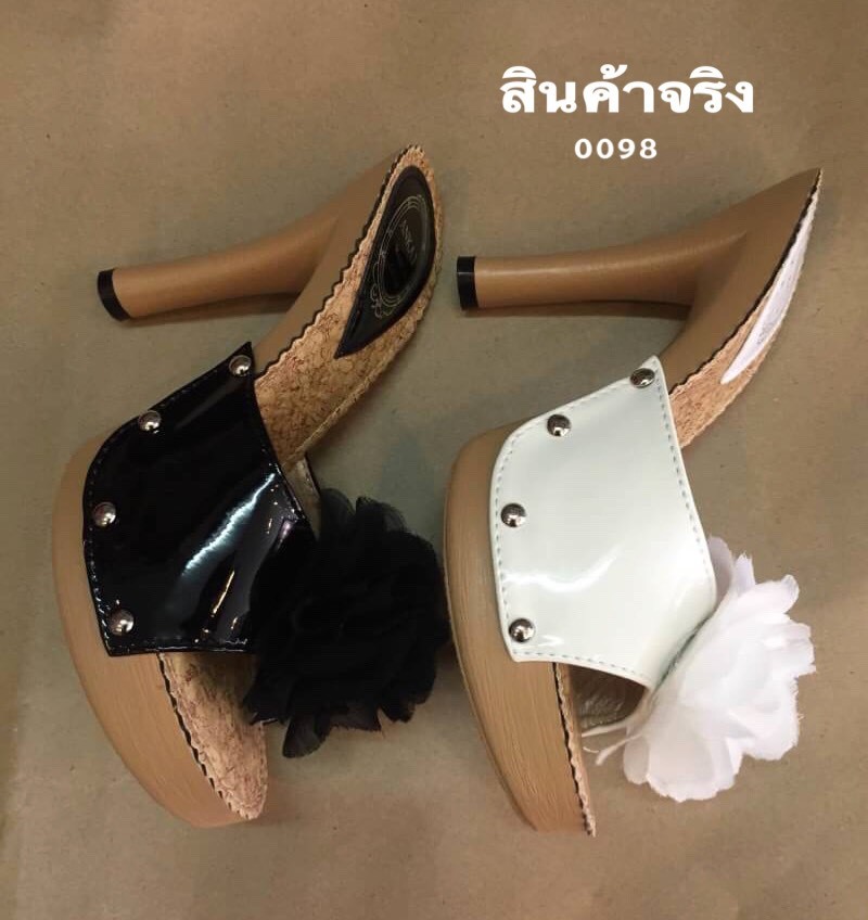 รองเท้าส้นสูงเปิดส้นแต่งดอกไม้ (สีขาว)