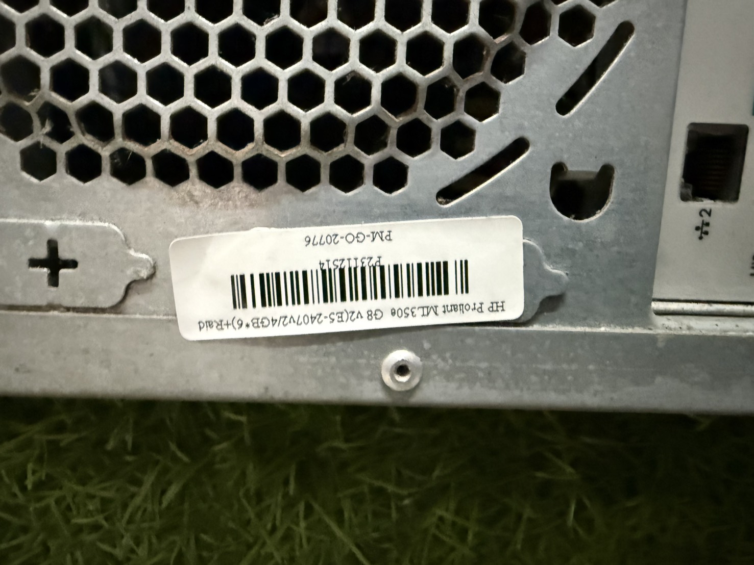 เซิร์ฟเวอร์ HP Proliant ML350e G8 v2(E5-2407v2/4GB*6)+Raid B120i