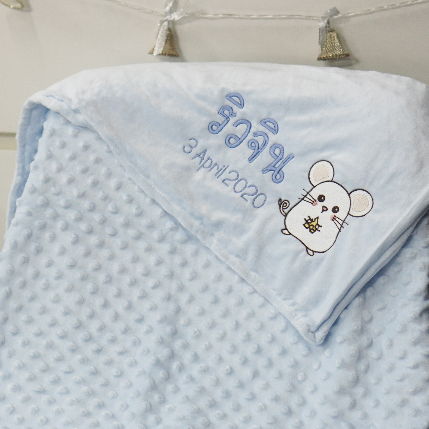 ผ้าห่ม Minky - สีฟ้า 75x100cm แบบปักชื่อ+การ์ตูน - Mini Mouse