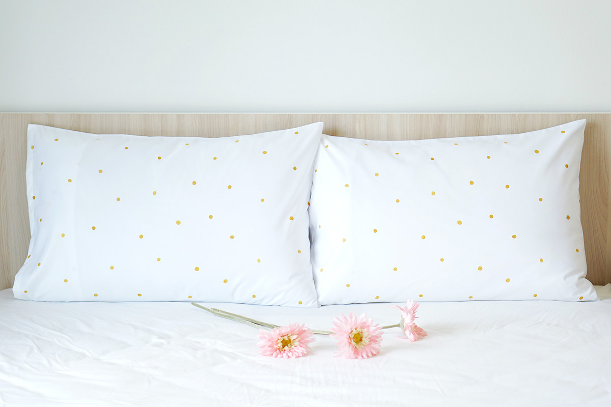 ปลอกหมอนหนุนคู่ พิมพ์ลายเต็มผืน Water Colour dot - White