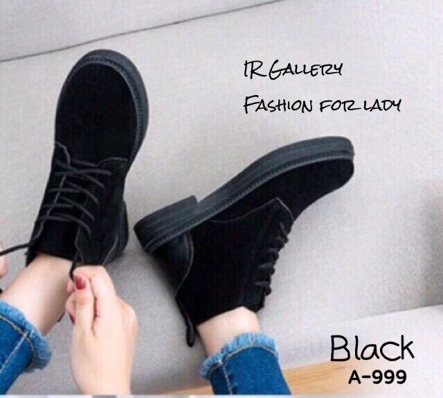 รองเท้าผ้าใบหนังกลับทรงหุ้มข้อ (สีดำ)