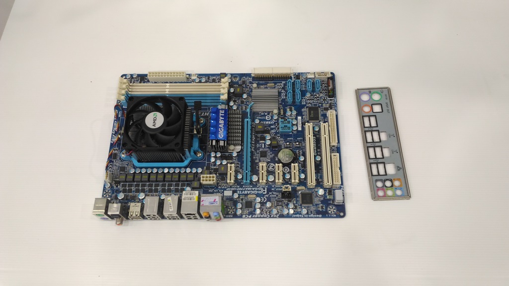 GA-MA770T-UD3P + AMD X2 240