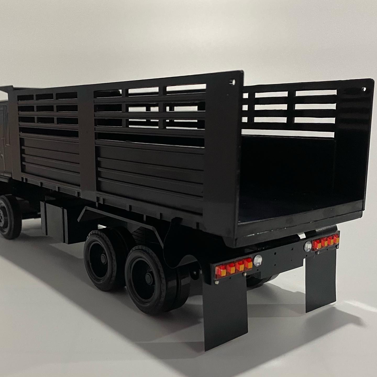 โมเดลรถดั้มของเล่น สีดำ TR5 วิศวะกรรม Toy truck 1:24