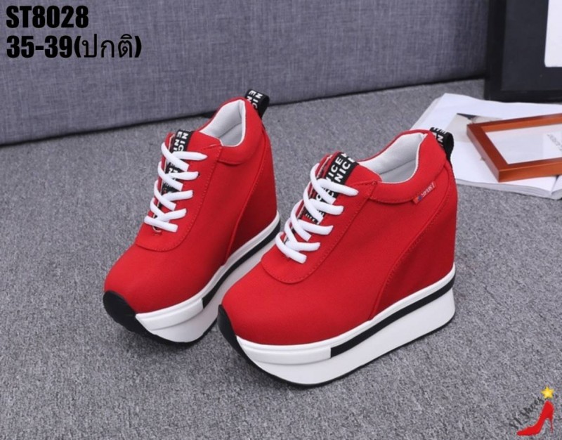 รองเท้าผ้าใบเสริมส้นแบบเรียบ (สีดำ)