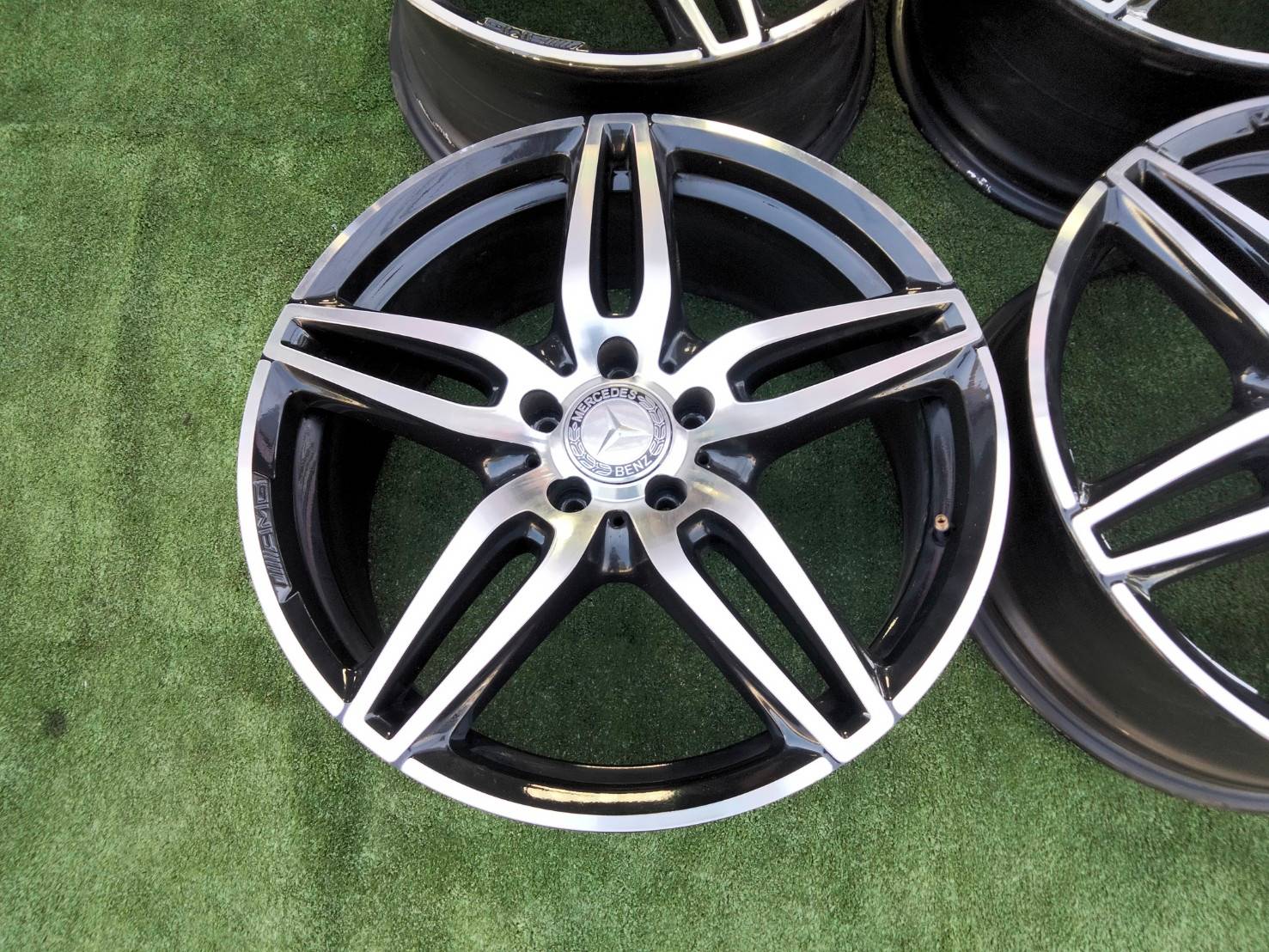 ล้อแท้ AMG 5-twin spoke (19 inch)