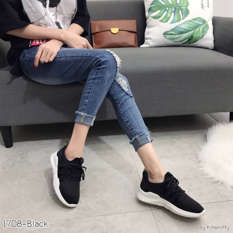 รองเท้าผ้าใบแฟชั่นทรงSportแต่งลายlove (สีขาว)