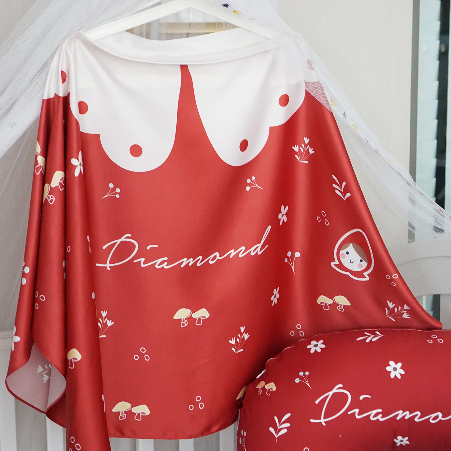 ชุดของขวัญเด็กแรกเกิด NP2 ผ้าคลุมให้นม + หมอนรองให้นม ลาย Little Red Riding Hood - Red